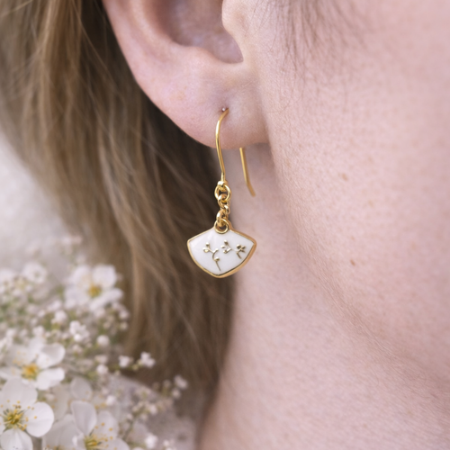 Boucles d’oreilles chat blanc doré – légères & mignonnes