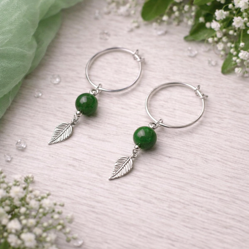 Boucles d’oreilles créoles argentées perle verte & feuille