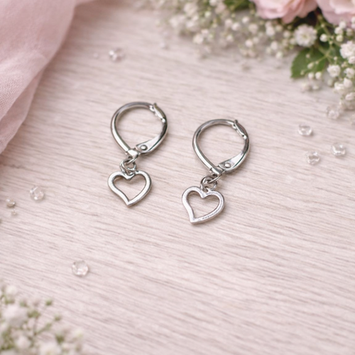 Boucles d’oreilles cœur argenté – élégantes & discrètes