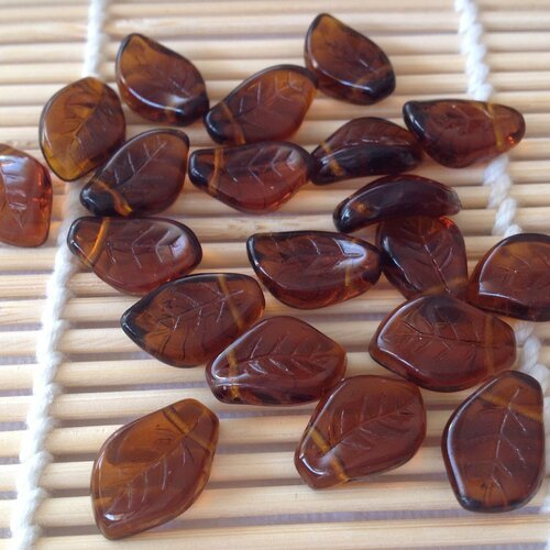 20 perles en verre transparentes feuille couleur marron foncé 15x9 mm