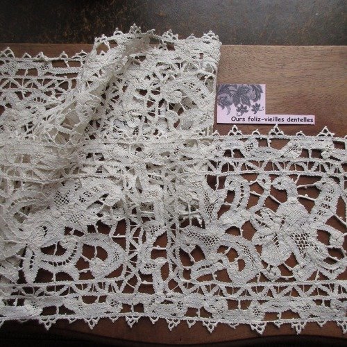 DENTELLE ANCIENNE FUSEAUX CROQUET LE PUY handmade french lace E vendue au mètre 