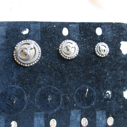 Lot de boutons anciens début 19ème siècle