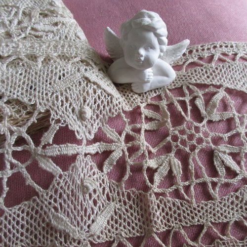 Entre-deux de dentelle ancienne