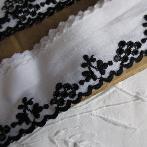 Ruban broderie anglaise