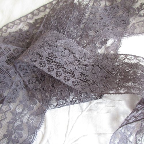 182 cm de dentelle ancienne gris -violet