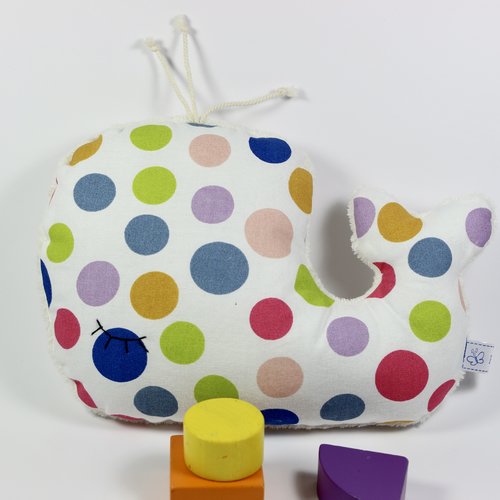 Gros doudou "baleine pois multicolores".