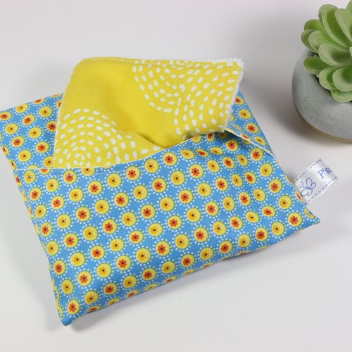 Lingettes et leur pochette "petites fleurs jaunes et bleus"