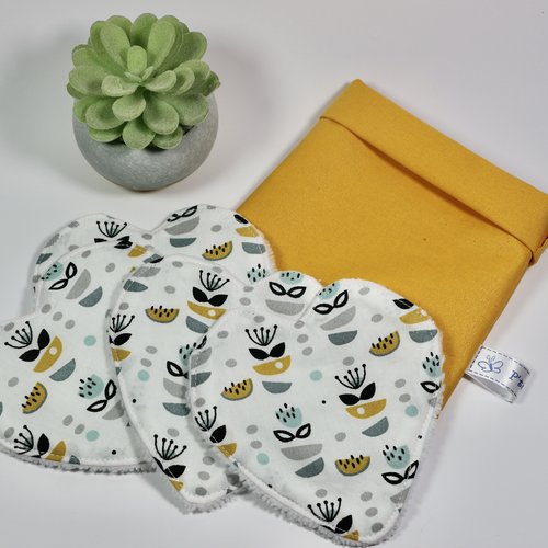 Lingettes coeur, pochette jaune.
