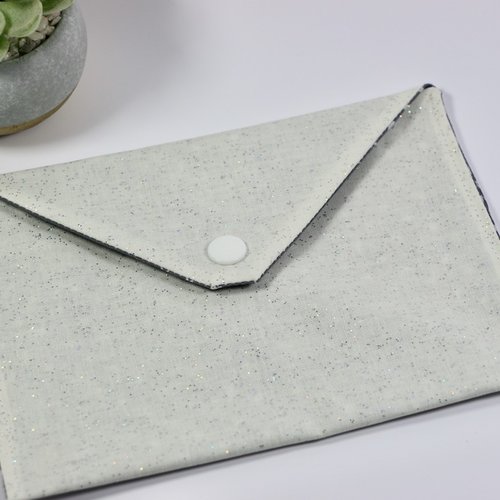 Pochette plate "blanc pailleté, étoiles grises"