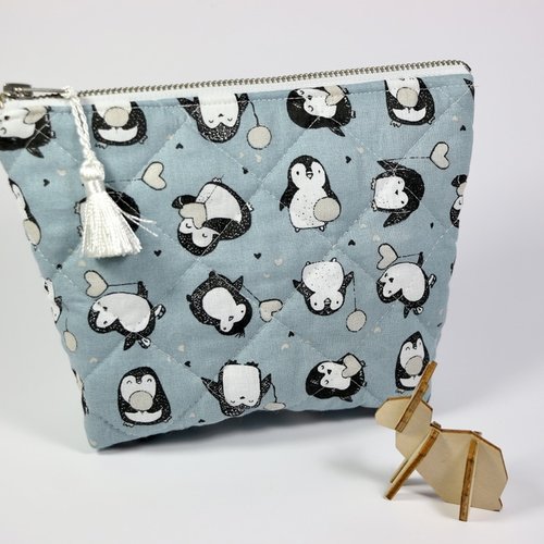 Trousse de toilette "pingouins bleus".