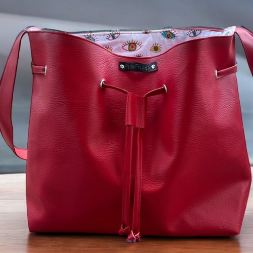 Sac seau en simili cuir rouge:"eyes"