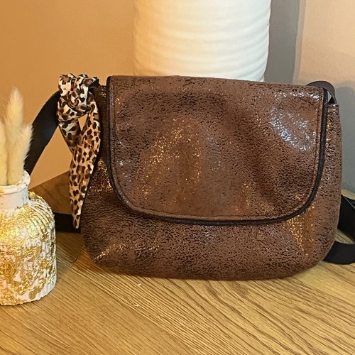 Mini sac besace en simili cuir chocolat– élégance et praticité au quotidien