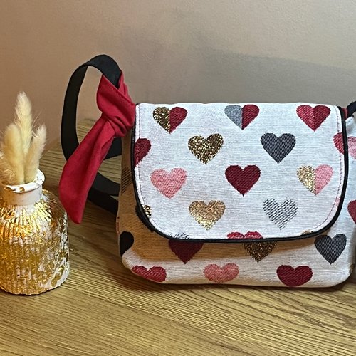 Mini sac besace en jacquard coeur– élégance et praticité au quotidien