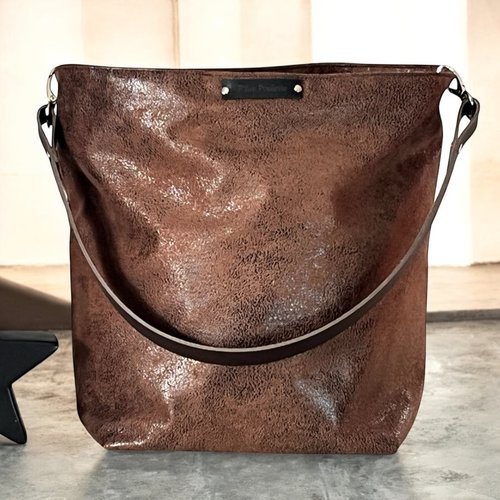 Sac porté épaule simili cuir brillant chocolat, anse cuir chocolat