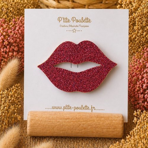 Broche lèvres pailletées rouge – bijou fantaisie chic fait main – accessoire mode femme – création artisanale française