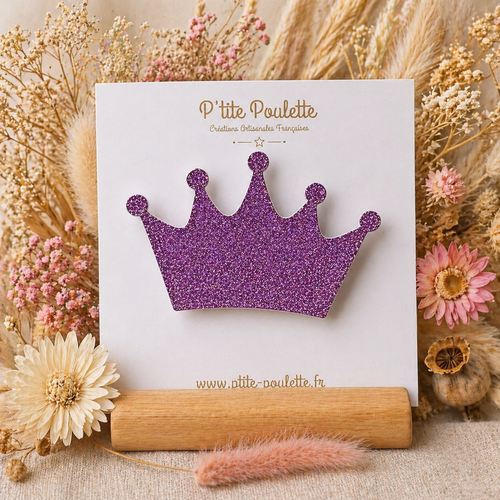 Broche couronne pailletée lilas – bijou fantaisie fait main – accessoire veste pull – création artisanale française