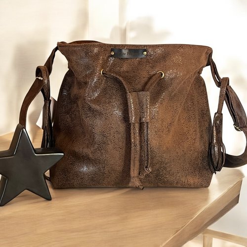 Sac seau chocolat en simili cuir  - élégance et originalité