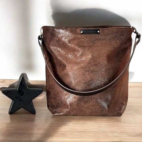Sac porté épaule simili cuir brillant chocolat, anse cuir chocolat