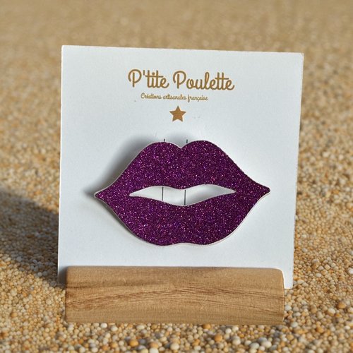 Broche lèvres pailletées violettes – bijou fantaisie original fait main – accessoire mode femme – création artisanale française