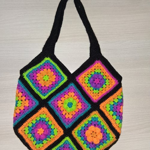 Sac fait main en laine multicolore en crochet