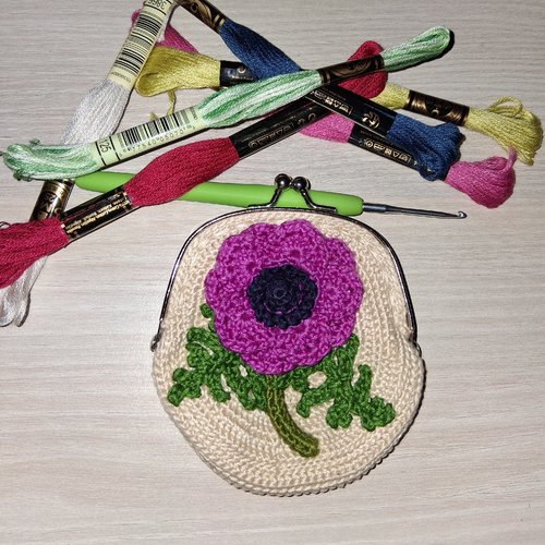 Porte-monnaie anémone au crochet fait main