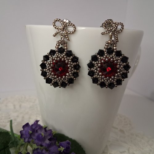 Boucle d'oreilles pendantes roue en perles tissées