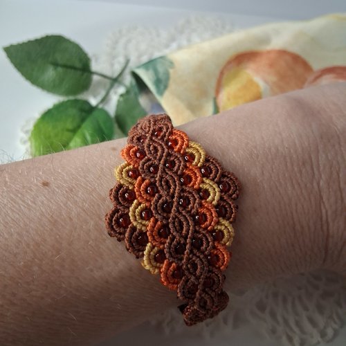 Bracelet losange trois couleurs en micro-macramé