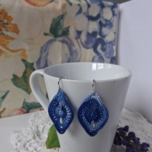 Boucles d'oreille oeil bleu changeant crochet fait main