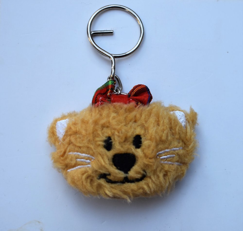 Porte Cles Chat Peluche Minette Un Grand Marche