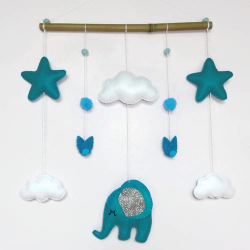 Mobile Pour Chambre De Bebe Un Elephant Reve Sous Le Ciel Etoile Et Les Nuages Mobile Ou Plaque De Porte Un Grand Marche