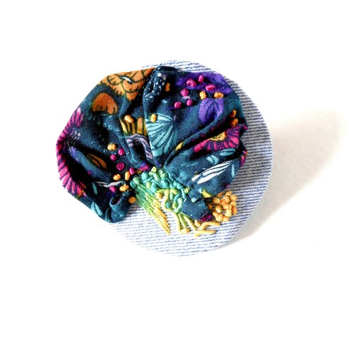 Broche jean, coton, broderies