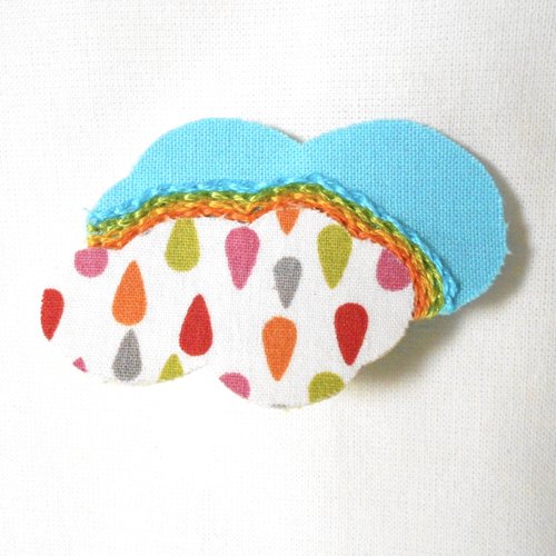Broche tissu nuages et arc en ciel