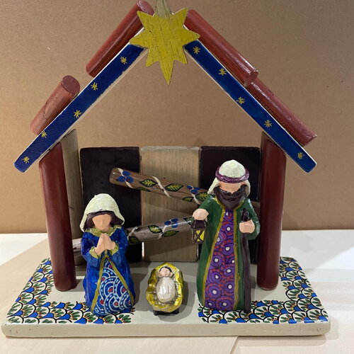 Crèche de noël en bois peint avec ses 3 personnages