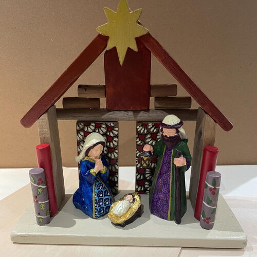 Crèche de noël en bois peint avec ses 3 personnages