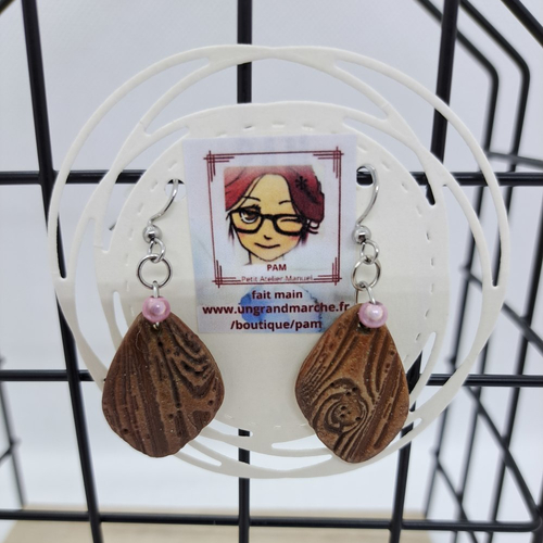 Boucles d'oreilles bois foncé et perle rose clair