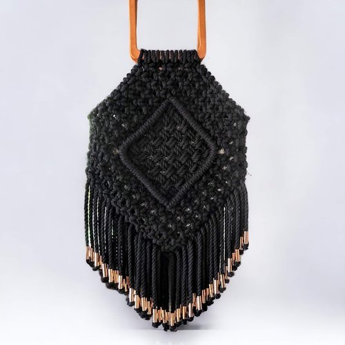 Sac à main noir et doré en macramé doublé -eclat noir