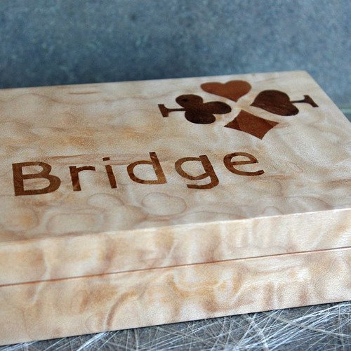 Bridge / coffret en marqueterie pour 2 jeux de cartes en loupe d'érable quilt