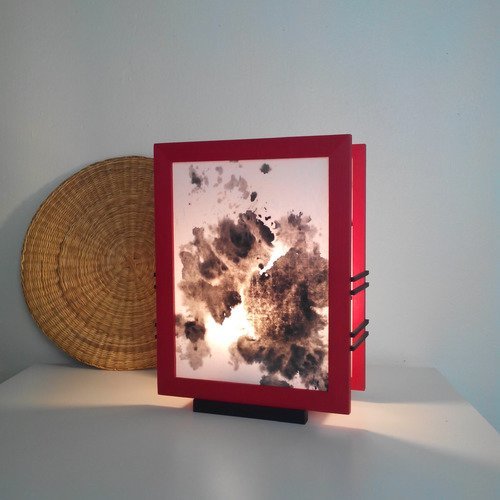 Lampe de chevet rouge modèle phénix. calligraphie sur papier. 