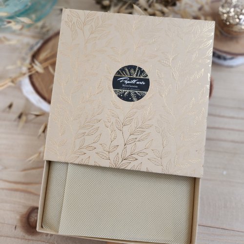 Boite "tiroir" pour collier