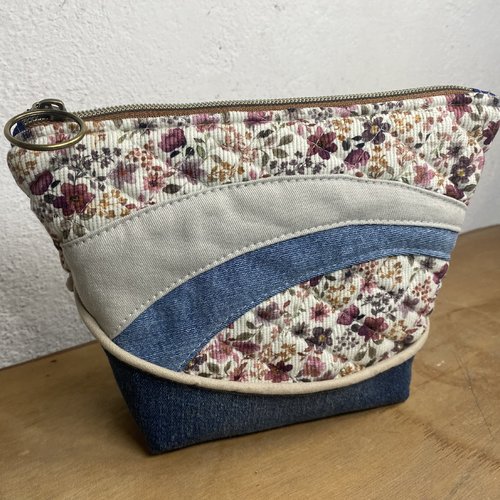 Trousse fleurs romantiques