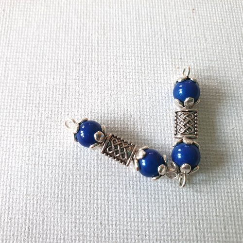 2 connecteurs perles bleu marine brillant, rectangles nœuds celtiques métal argenté, coupelles fleurs métal argenté