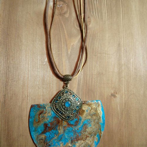 Collier gros pendentif cabochon demi cercle ethnique chic en bois résiné fait main turquoise bronze,sur cordon ,création unique