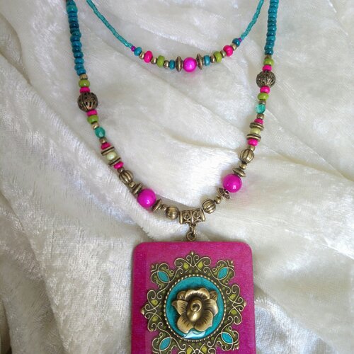 Collier gypsy en rose fuchsia turquoise à pendentif carré fleuri multicolore ,collier long fait main,création unique