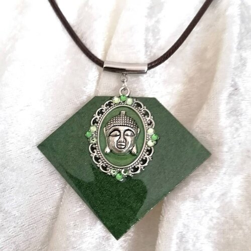 Collier bouddha, vert argenté, en métal et bois resiné, collier ras du cou