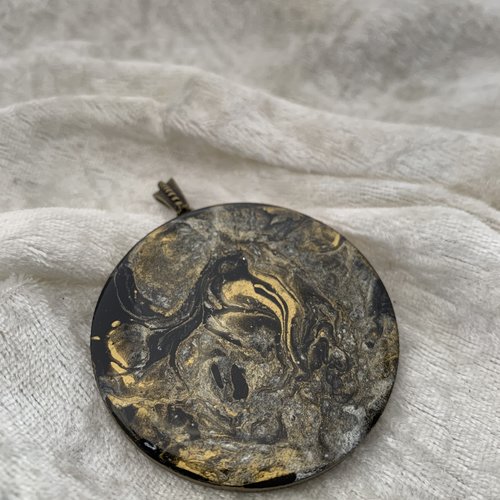Pendentif en bois résiné de 50mm