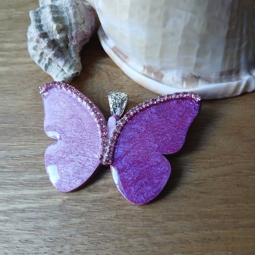 Pendentif grand papillon rose unique fait main