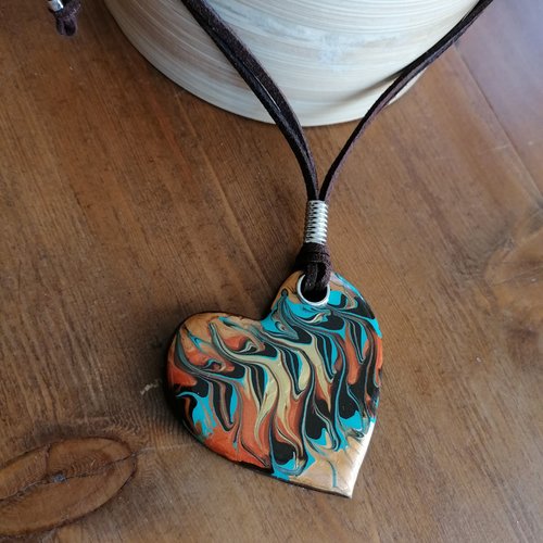 Collier pendentif coeur multicolore ethnique en bois résiné