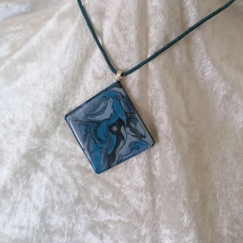 Collier camaïeu bleu, pendentif carré, création unique 