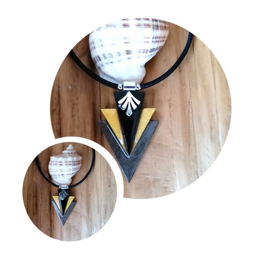 Collier pendentif triangulaire multicolore