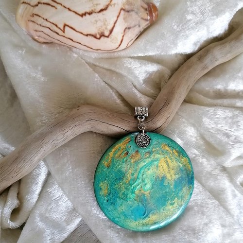 Gros pendentif turquoise nacré en bois resiné